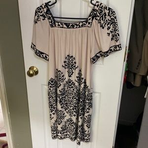 Beautiful cream and black dress. Size 8.